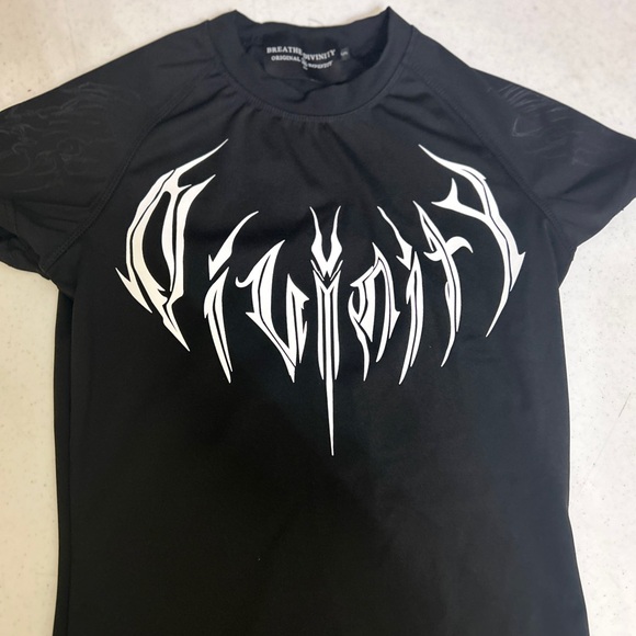 Rare BreatheDivinity compression shirt
Brand never restocks!
#gym #emo #grunge - Picture 4 of 4